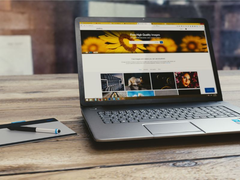 Một trang web tĩnh sử dụng c&aacute;c tệp HTML, CSS cơ bản v&agrave; đ&ocirc;i khi l&agrave; Javascript được lưu trữ tr&ecirc;n m&aacute;y chủ web