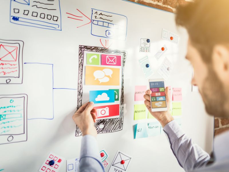 UX Writer đ&oacute;ng vai tr&ograve; quan trọng trong việc triển khai c&aacute;c chiến lược nội dung tr&ecirc;n tổng thể website