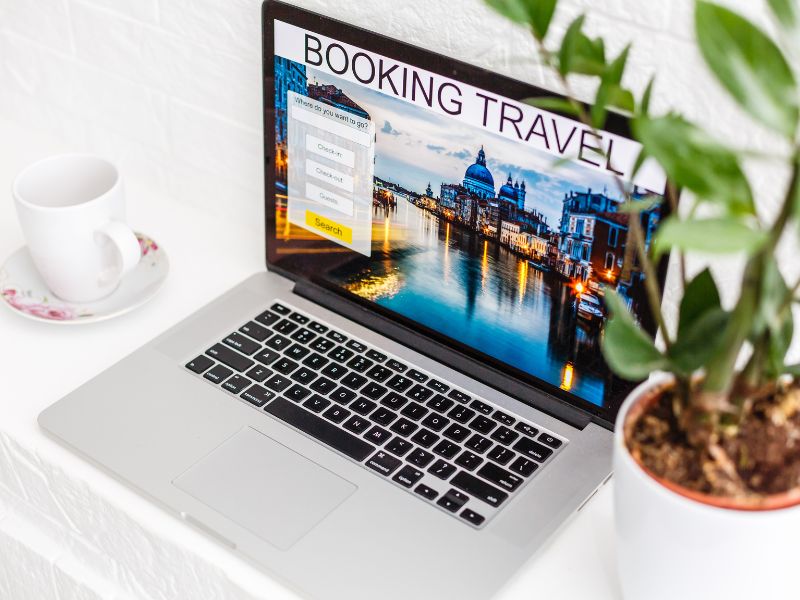 T&iacute;nh năng t&igrave;m kiếm tr&ecirc;n web du lịch gi&uacute;p người d&ugrave;ng dễ d&agrave;ng t&igrave;m kiếm th&ocirc;ng tin