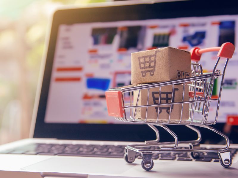 điểm chung của website b&aacute;n h&agrave;ng v&agrave; website thương mại điện tử đ&oacute; ch&iacute;nh l&agrave; b&aacute;n h&agrave;ng v&agrave; t&igrave;m kiếm doanh thu
