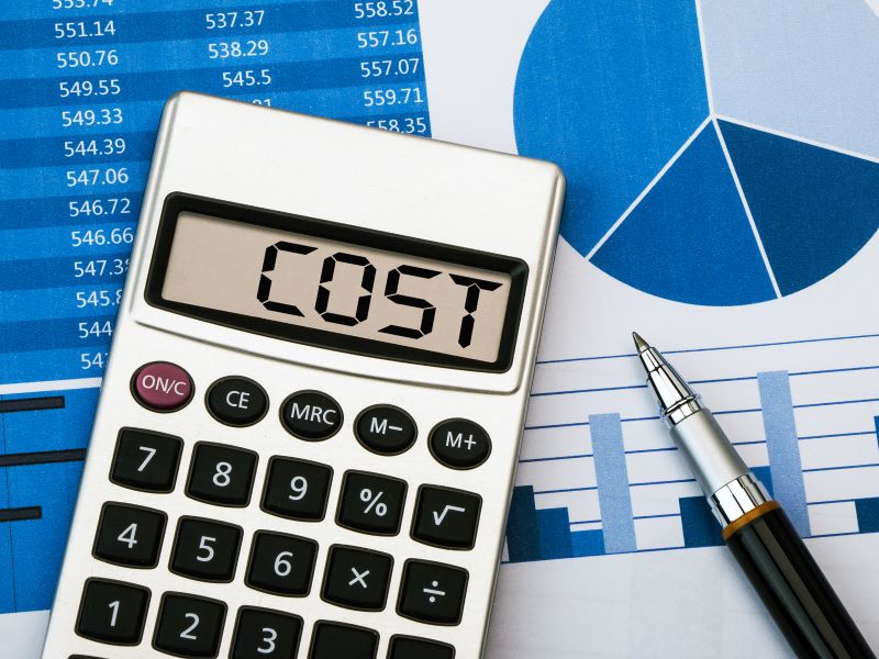 Các chi phí phát sinh thường nằm ở hạng mục n&acirc;ng c&acirc;́p và bảo trì website