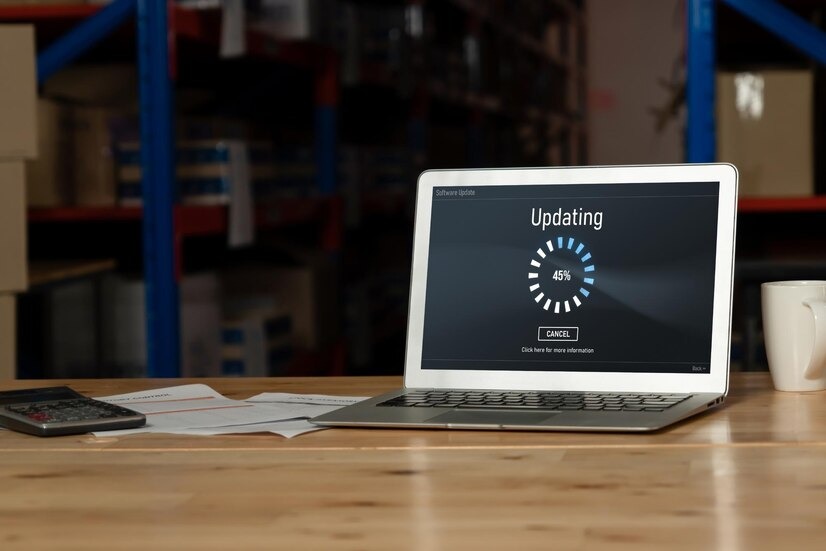 Doanh nghi&ecirc;̣p tự phát tri&ecirc;̉n h&ecirc;̣ th&ocirc;́ng CRM n&ecirc;n quan t&acirc;m đ&ecirc;́n chi phí bảo trì và n&acirc;ng c&acirc;́p h&ecirc;̣ th&ocirc;́ng
